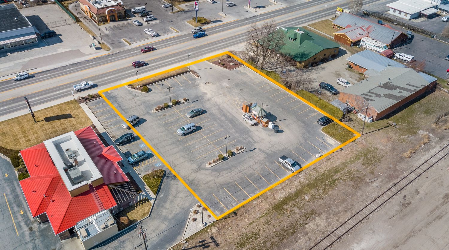 Hamilton Pizza Hut Parking Lot: 1006 N 1st St, Hamilton, MT 59840